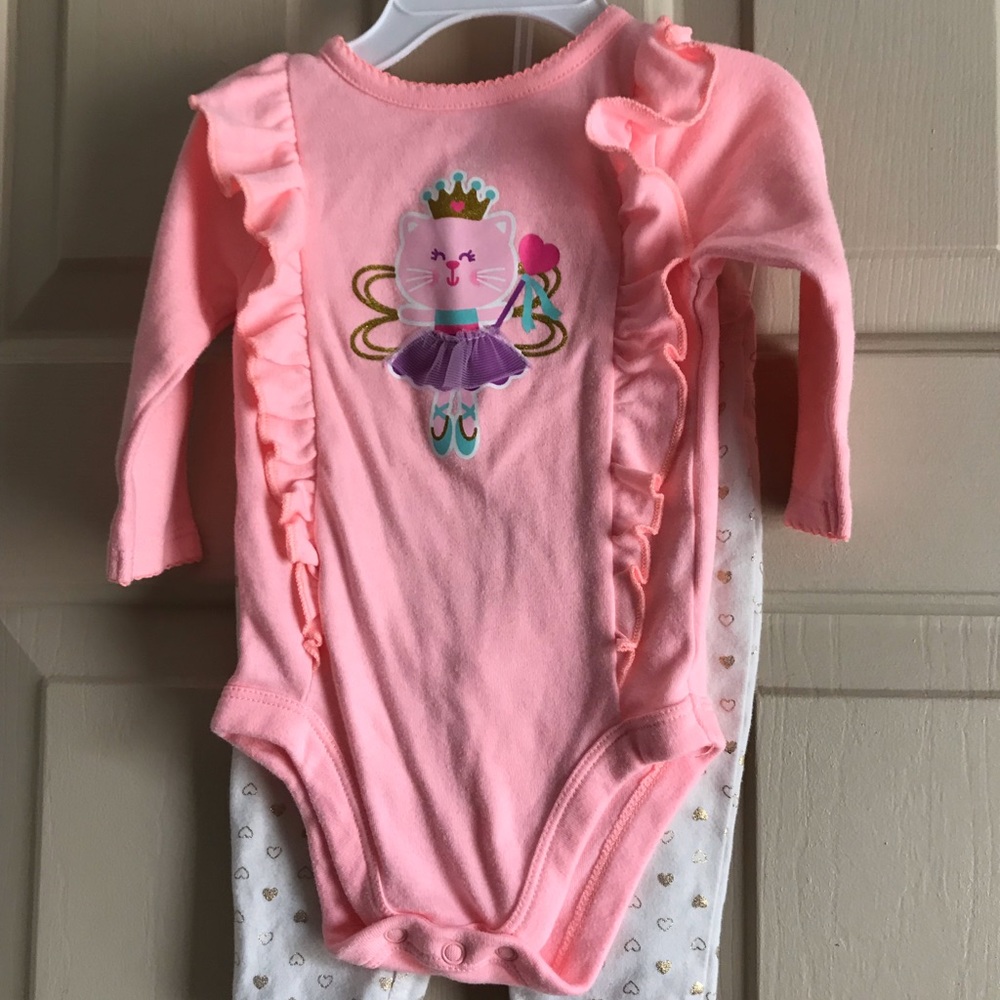 Baby girl bodysuit and pants set